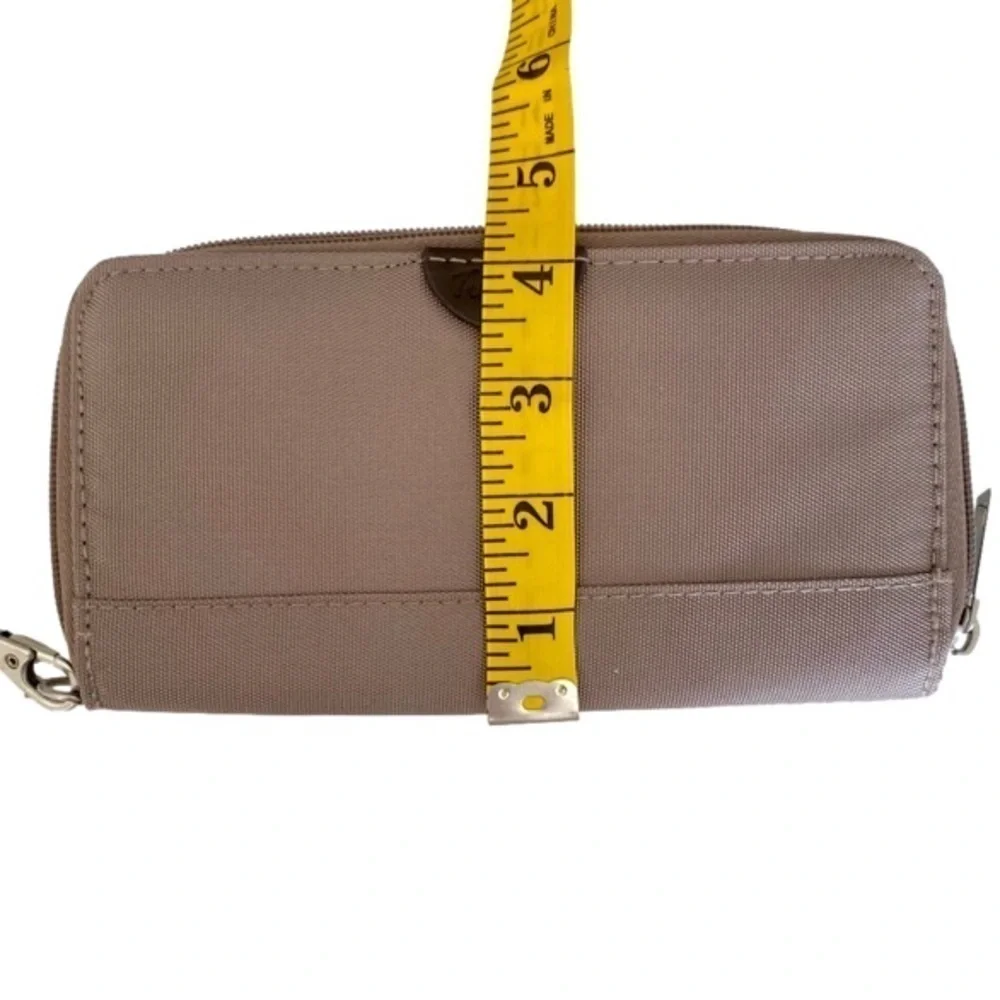 TRAVELON Wristlet Wallet RFID Blocking Zip Around Multi Pocket Tan/Teal NWOT